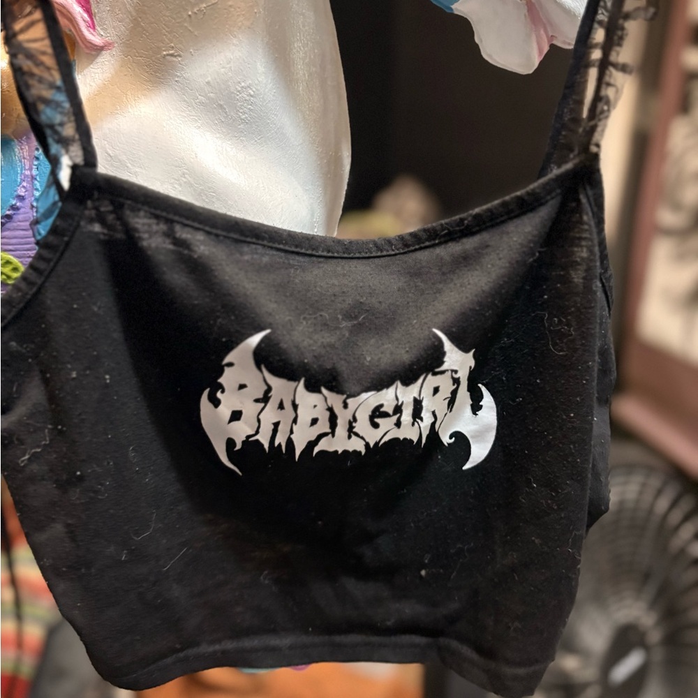 ROMWE Black Crop Top with White Graphic